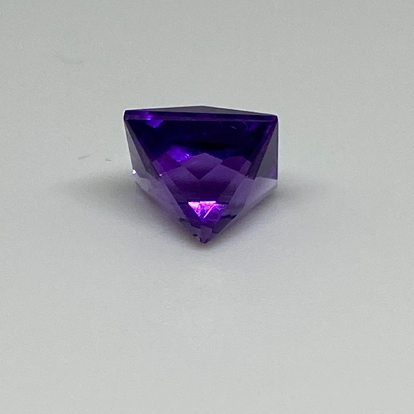 Princess Cut Amethyst Gemstone Size 2.5 carats - Picture 4 of 5